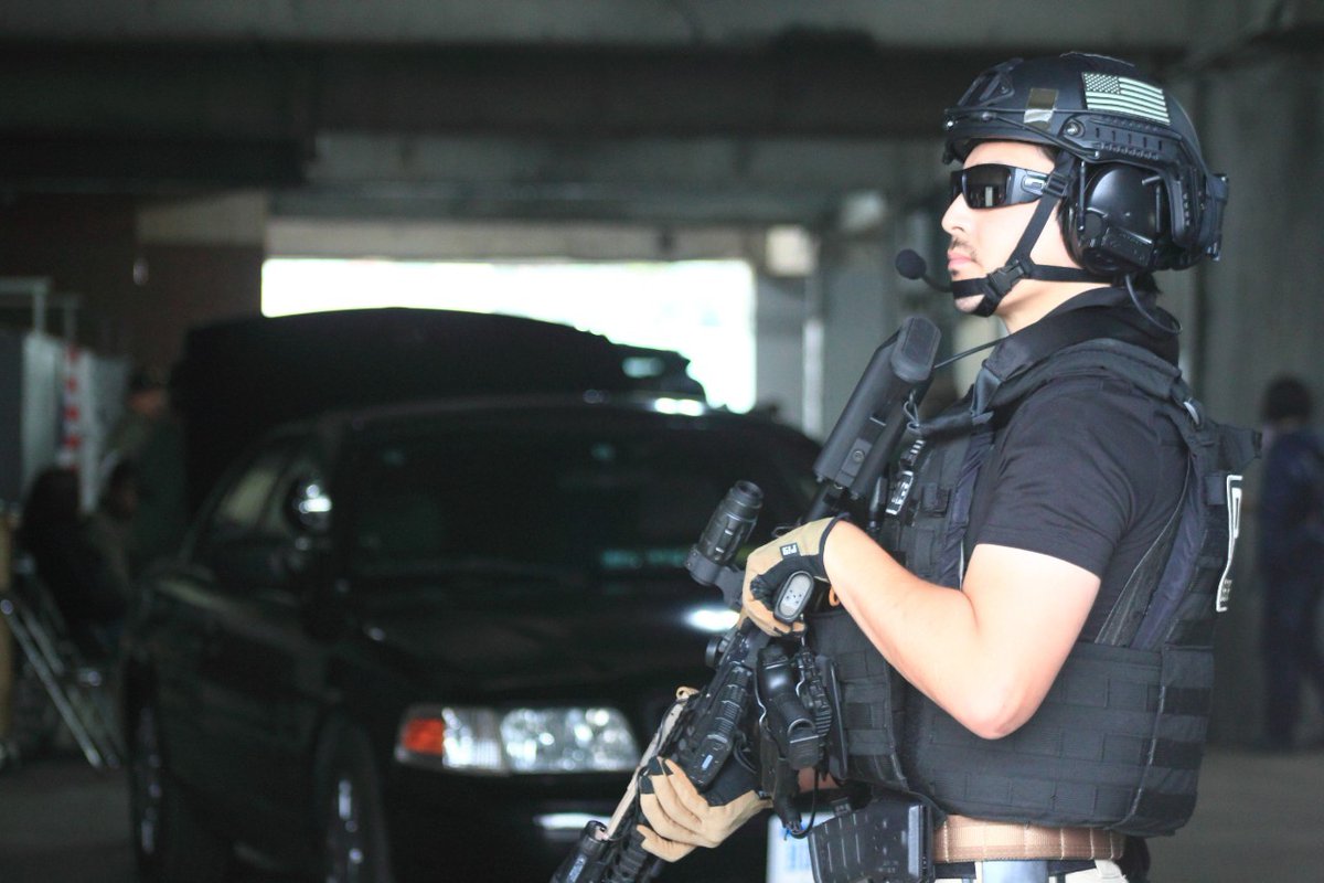 Tasuku 眼鏡の男 今回はまっくろくろすけな装備メインだったのでほとんど写真を撮り忘れましたが お色直し後のいつもの 例のアニキ 装備 お色直ししてすぐに あの人の装備ですよね と気づいて声をかけて下さった方がいて感無量でした