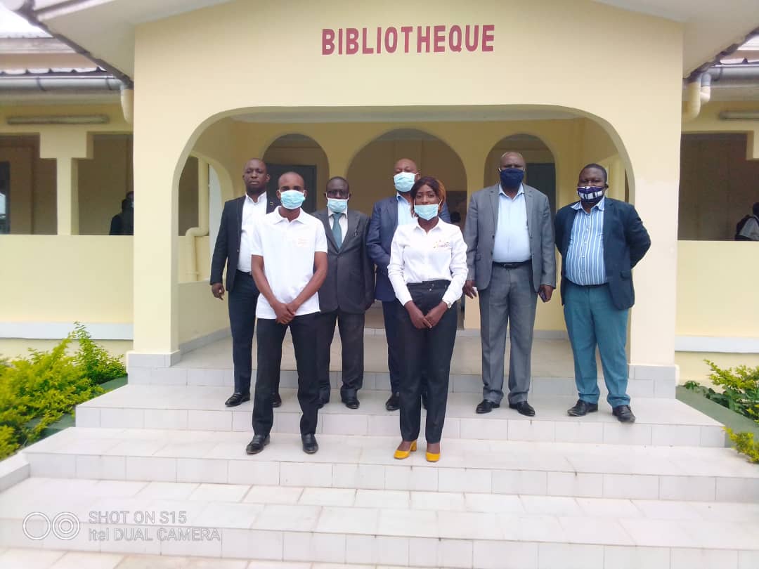 NTamaris's tweet photo. Rubrique "bonne nouvelle 2020" #chezmoiaucongo 
L' association Akwa Mosse a offert l'accès internet au centre culturel du village de Makoua.
Bravo à tous ces bénévoles et à son Président @FauneyMarien @PrinceBafouolo @YvesMoun @DelaliGats @KrissBrochec @visiterlecongo @ChrisPoos https://t.co/DcV7ZHuAvw