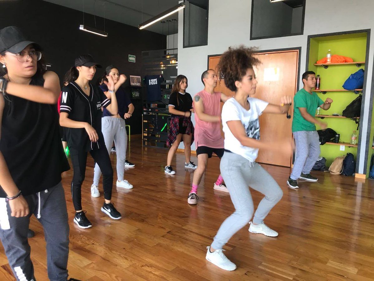 ReporteQRO_'s tweet image. ¡Áctiva tu vida a través de la música y el baile en 💃🎶💚 #8COUNT Dance Studio! 🤩 Implementan el entrenamiento funcional con la danza para crear bailarines de alto impacto. 

📍 Cuentan con 3 sucursales en #Querétaro 👉 bit.ly/2JXZ685