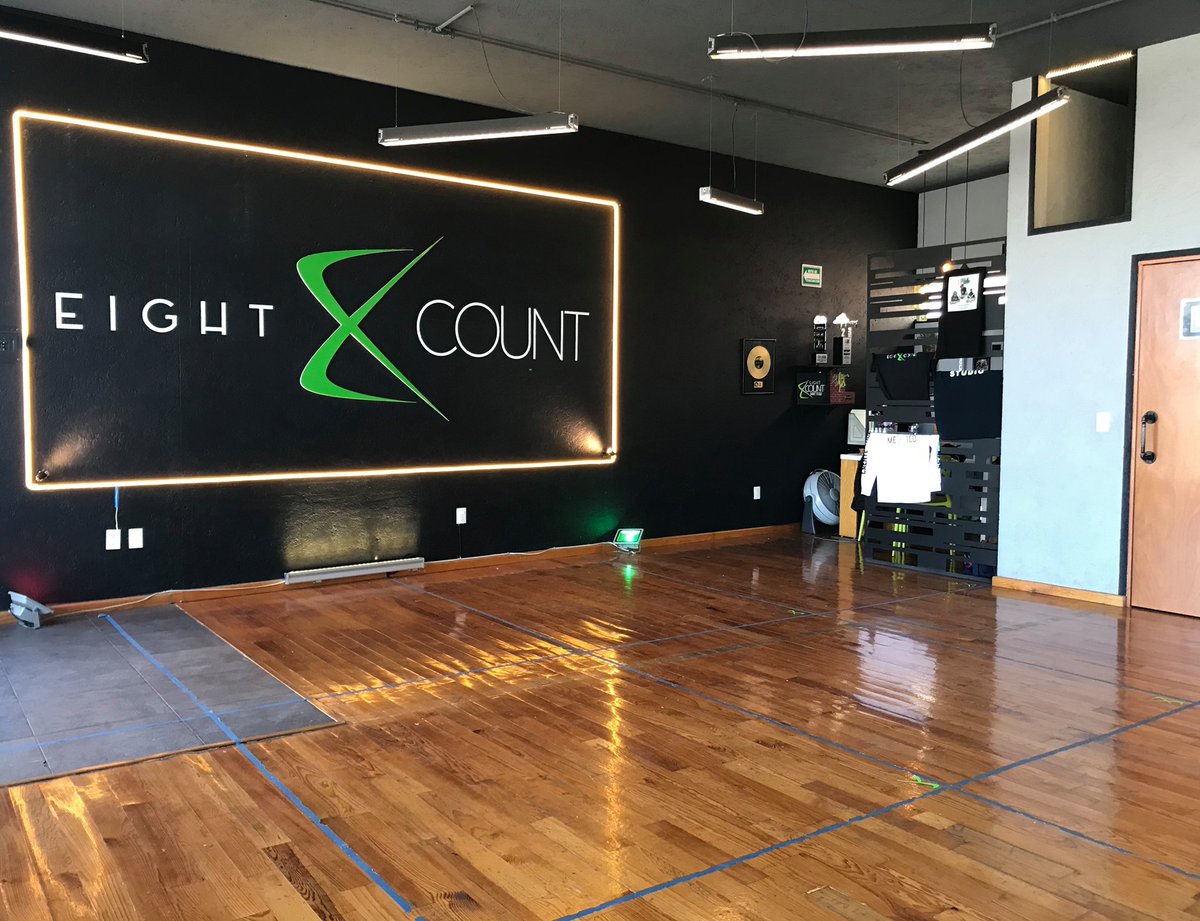 ReporteQRO_'s tweet image. ¡Áctiva tu vida a través de la música y el baile en 💃🎶💚 #8COUNT Dance Studio! 🤩 Implementan el entrenamiento funcional con la danza para crear bailarines de alto impacto. 

📍 Cuentan con 3 sucursales en #Querétaro 👉 bit.ly/2JXZ685