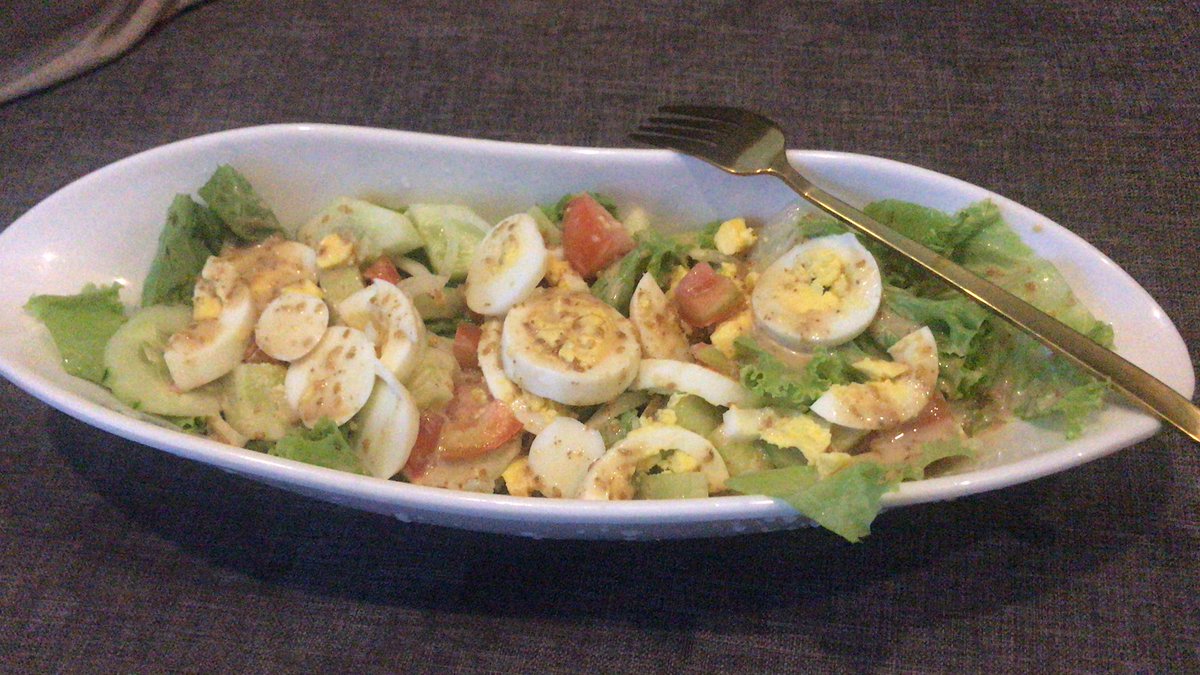 WEPONES1224's tweet photo. My dads meal kinda looks good sadly im not vegan https://t.co/TvsvI7B000
