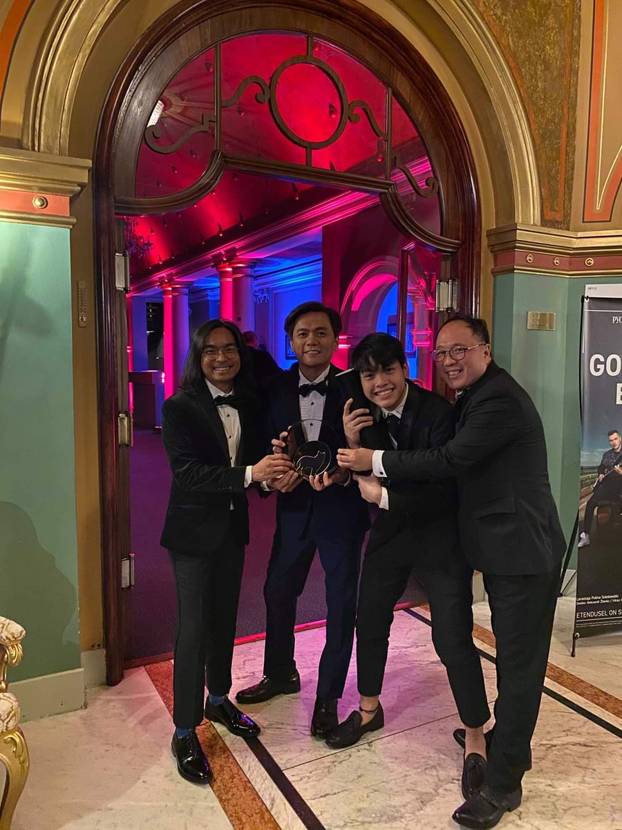 FerdyLapuz's tweet image. To our Gawad Urian  Best Screenplay Jun Robles Lana and Best Actor Elijah Canlas for KALEL, 15!
 Congratulations Direk Jun and Jelo!!!

@junrobleslana @elijahcanlas_
#ProudProducer #ProudManager