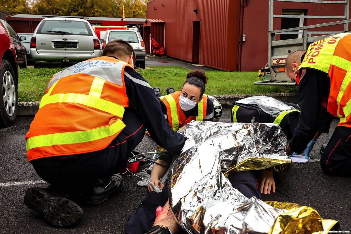 sdis08's tweet photo. #Formation #Initiale #Compagnie3, module #SAP. Aprรจs 84 heures ร faire et refaire les gestes qui sauvent au centre de secours principal de @VilledeCMz, ces ๐งโ๐๐ฉโ๐๐จโ๐ ont tous validรฉ ce module. Demain, ils vont #dรฉcaler dans le ๐ qui sort le plus en intervention #VSAV https://t.co/vMLGRftQZB
