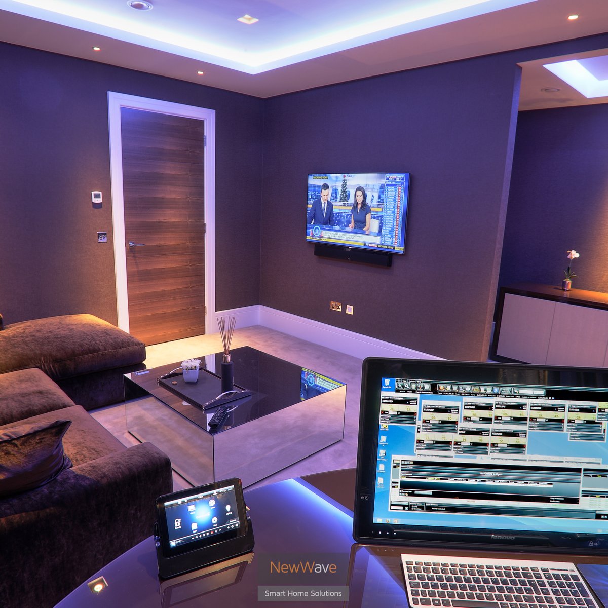 newwave_av's tweet photo. Click through to see the stunning contrast RGB lighting can provide, especially set within a coffered ceiling as seen here.
#RGBLighting #Cofferedceiling #Lightingdesign #AVinstallers #Kenthome #Surreyhome #Essexhome #Sussexhome https://t.co/Y3oFB4fcXt
