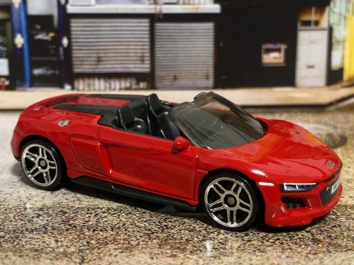 タイチョ 大丈夫 ワタシがきた 第15回目 19 Audi R8 Spyder Hot Wheels よく出来てるアウディr8 前回のホワイトに続き購入 ナンバープレートなど前後のタンポ印刷が細かいです 内装もしっかりと造形 因みにカブリオレとは違いスパイダーは