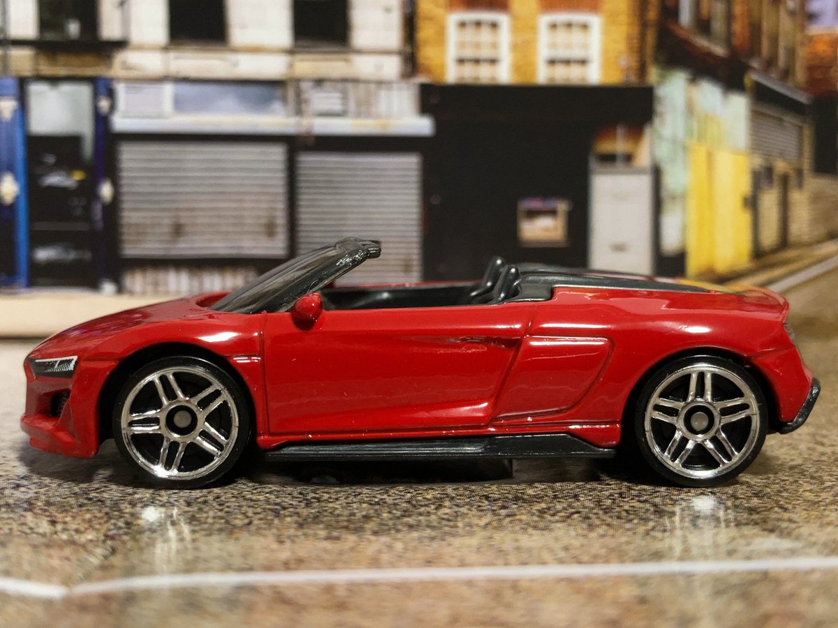 タイチョ 大丈夫 ワタシがきた V Twitter 第15回目 19 Audi R8 Spyder Hot Wheels よく出来てるアウディr8 前回のホワイトに続き購入 ナンバープレートなど前後のタンポ印刷が細かいです 内装もしっかりと造形 因みにカブリオレとは違いスパイダーは