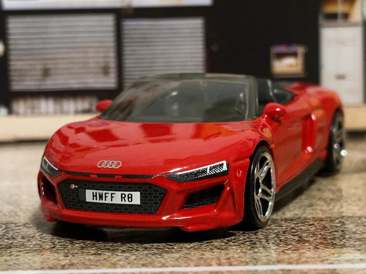 タイチョ 大丈夫 ワタシがきた V Twitter 第15回目 19 Audi R8 Spyder Hot Wheels よく出来てるアウディr8 前回のホワイトに続き購入 ナンバープレートなど前後のタンポ印刷が細かいです 内装もしっかりと造形 因みにカブリオレとは違いスパイダーは