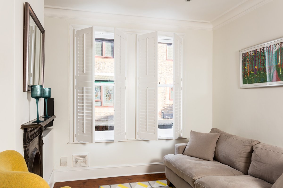 The slim louvre design of our wooden window #shutters enables simple and effective control of both sunlight and privacy. With a simple touch, you can allow the autumn sunlight to flood in, or, alternatively, maximise your privacy and reduce exterior noise. appealshading.com/wooden-window-…