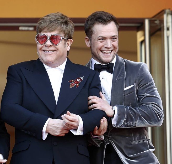 É aniversário desse bebezinho  Muito reizinho Happy Birthday Taron Egerton  