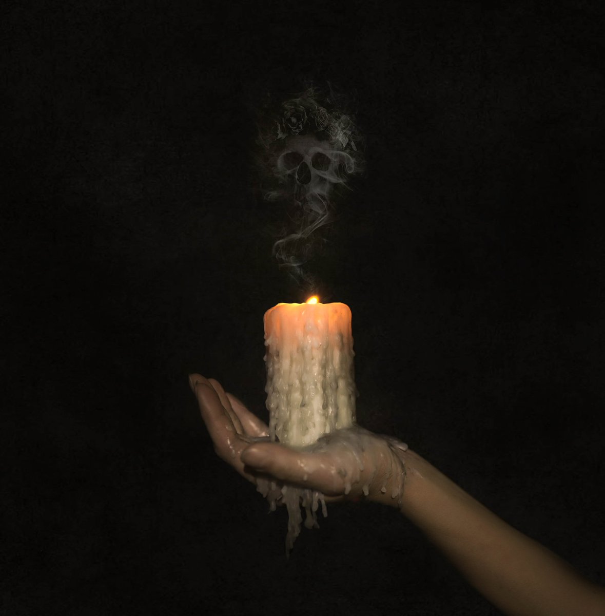 juliakifer's tweet photo. "Fuego camina conmigo" #noirtober2020. Subo más foteles en mi instagram: https://t.co/BlAbSqCoZ9 https://t.co/9srHrxJJ4V