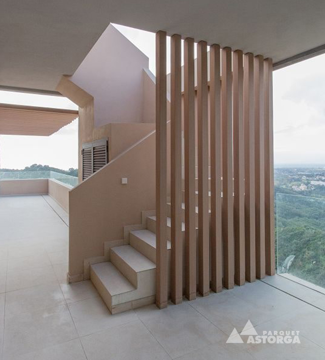 ParquetAstorga's tweet photo. Un ejemplo de elementos de seguridad, funcionales y estéticos lo tenemos en este proyecto de Urbanización Los Olivos obra de @GJArquitectura. 
La utilización de Bastone Disegna 90x90 en #pérgolas y #escaleras hacen que un proyecto sea único. 
➡️https://t.co/Q44fuDjiby https://t.co/ngA5aoXyWs