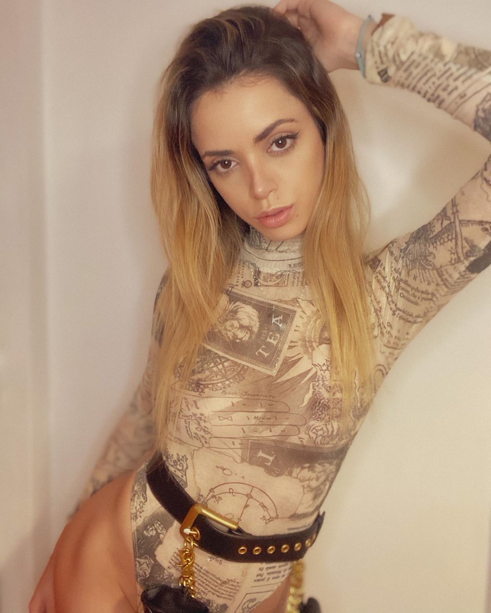 Amo este body de <a href="/dollskill/">Dolls Kill</a> 
Del 1 al 10 que puntaje le dan ?