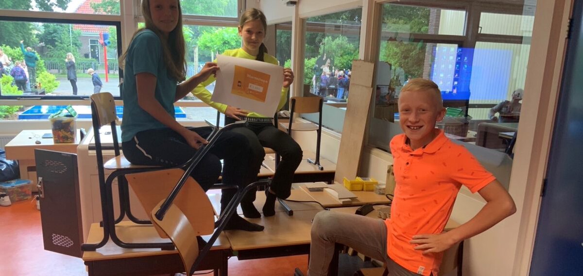 JOGGNL's tweet photo. Bewegen geeft plezier in de klas! JOGG is enthousiast over de Verdienactie ism @ZitmetPit en @Schoolmeubelen @Gezondeleefsti1 Lees meer: https://t.co/xdhAhmOBWQ als school deelnemen kan nog tot uiterlijk 13 november. https://t.co/WHc1VOqz2o