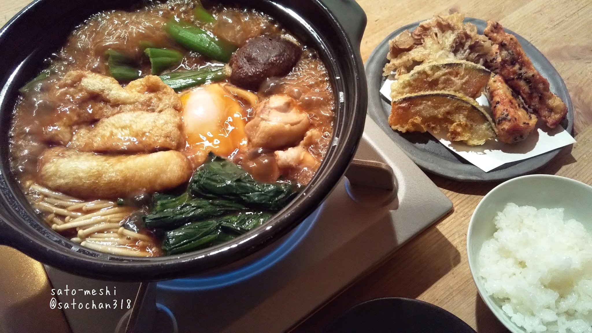 さと 今日の献立 味噌煮込みうどん 黒ゴマとり天 舞茸の天ぷら かぼちゃの天ぷら 鍋焼きうどんと迷いましたが こちらで あっ蒲鉾入れ忘れ おうちごはん T Co Autxejs32e Twitter