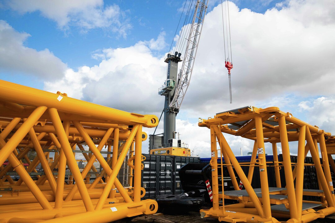 To ensure safety and the correct functioning of all systems we perform load tests by using water weights, solid test weights and pontoons. 
eurorope.nl/services-by-eu…

#EuroRope