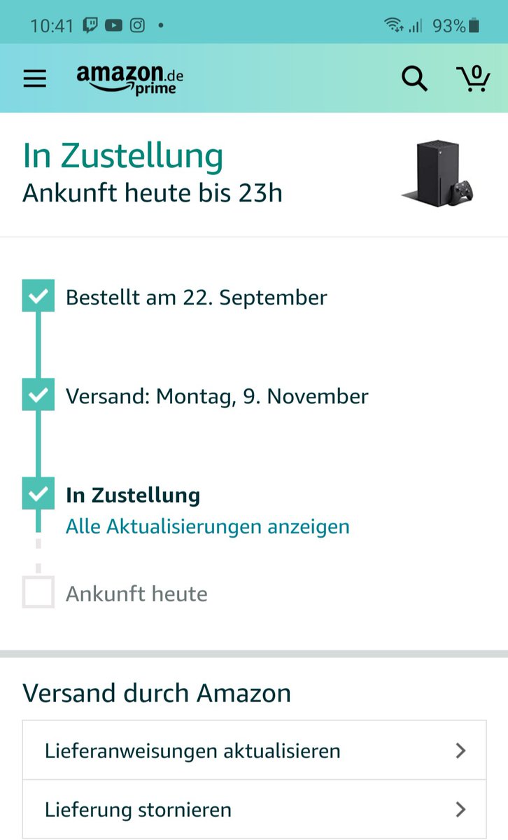 Lucktose's tweet photo. Yooooooo #Xbox kommt noch an heute, dachte erst die wird erst morgen zugestellt. Die Laden scheinbar gegen 11 Uhr immer noch Zeug auf 😁 https://t.co/QwmCO1ZvUQ