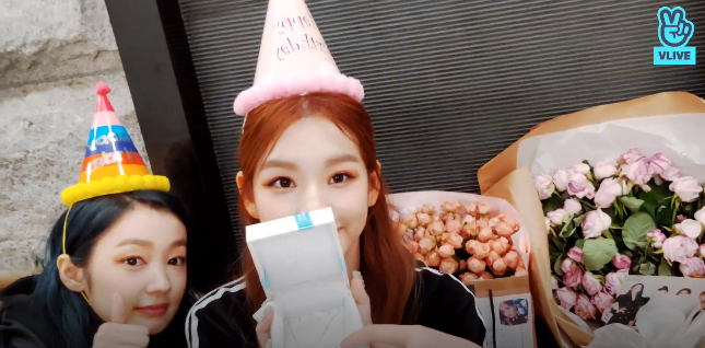 vliveindonesia's tweet photo. [#VLIVE] Aihh serunya member #SECRETNUMBER menyiapkan kejutan untuk ultah Soodam kemarin~😍🎂🎉 Dapat hadiah apa saja ya kelinci manis-nya Secret Number ini?🐰💕 Nonton ulang live mereka yuk☺️

▶️ https://t.co/msJcVObLJJ

#VLIVEINDONESIA https://t.co/51wMAcrQVE