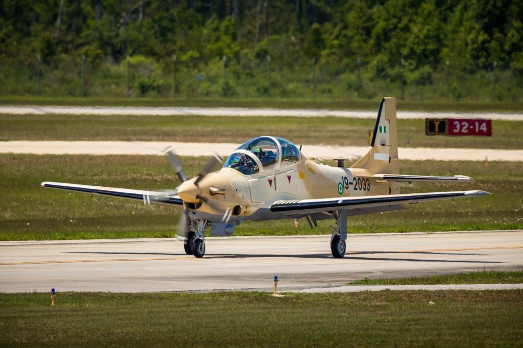 In the last 5 years, 22 brand new aircraft have been acquired & 19 more are expected before mid 2021. Six other UCAVs are also expected by early 2021.  @CAS_AMSadique thanks the C-in-C,  @MBuhari, for the priority attention given to  @NigAirForce to ensure a more secured Nation /2