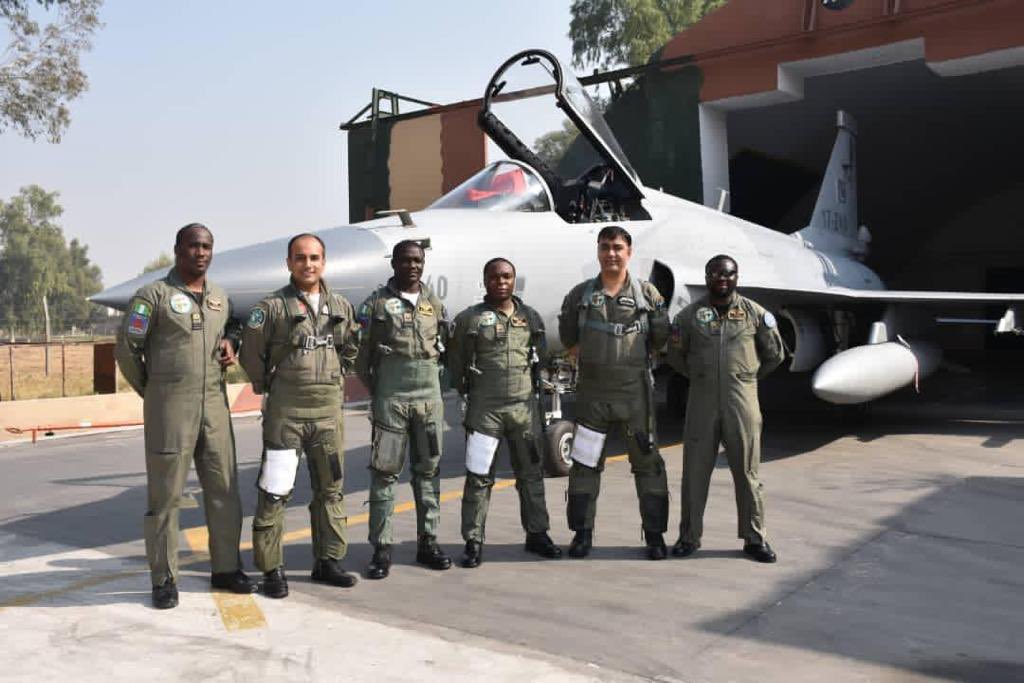 In the last 5 years, 22 brand new aircraft have been acquired & 19 more are expected before mid 2021. Six other UCAVs are also expected by early 2021.  @CAS_AMSadique thanks the C-in-C,  @MBuhari, for the priority attention given to  @NigAirForce to ensure a more secured Nation /2