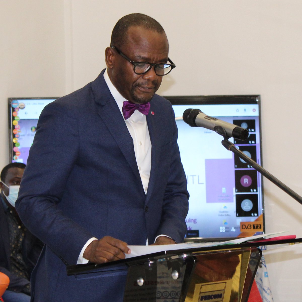 To xpress d need 4 local gvt engagemnt in #Nutrition, #NutritionAmbassador &amp; <a href="/FEICOM1/">FEICOM</a> GM, Mr Philippe Akoa quotes <a href="/HelenKellerIntl/">Helen Keller Intl</a> during his speech at d International Colloquium "CROSSROADS ON DECENTRALIZATION IN AFRICA" "...Alone we can do so little; together we can do so much"