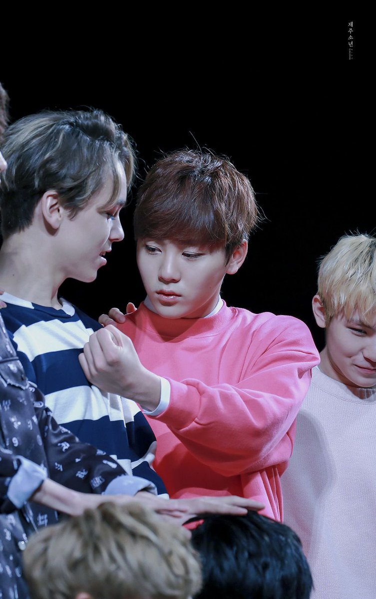 seungkwan + vernon pictures that exude unexplainable boyfriend energy        ♡̩̥̩♡̩̩̥͙♡̩͙ˊ — a thread  #솔부  #VERKWAN