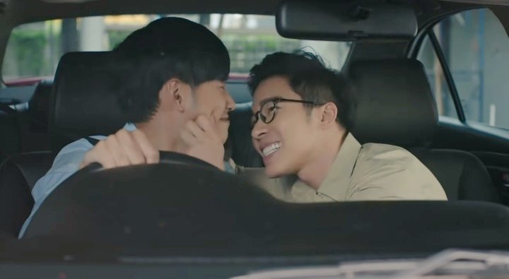 hbharu7's tweet photo. "𝑾𝒉𝒚 𝒅𝒐 𝒖 𝒉𝒂𝒗𝒆 𝒕𝒐 𝒃𝒆 𝒔𝒐 𝒄𝒖𝒕𝒆?"
#SamEarth
#SingtoPrachaya
#FriendZone2EP7 https://t.co/ZiLV6pwLSv