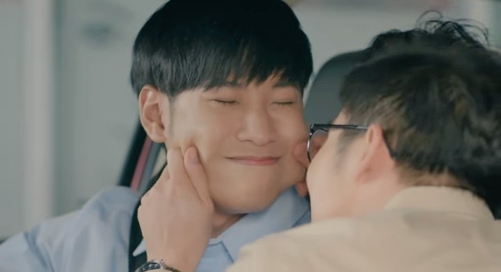 hbharu7's tweet photo. "𝑾𝒉𝒚 𝒅𝒐 𝒖 𝒉𝒂𝒗𝒆 𝒕𝒐 𝒃𝒆 𝒔𝒐 𝒄𝒖𝒕𝒆?"
#SamEarth
#SingtoPrachaya
#FriendZone2EP7 https://t.co/ZiLV6pwLSv