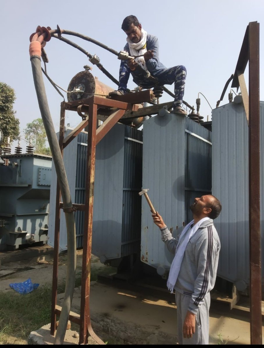 दिवाली पर्व के पूर्व विद्युत आपूर्ति अनवरत प्रदान करने हेतु लोड बैलेनस, केबल ठीक करना एवं ट्रांसफार्मर अनुरक्षण  के कार्य  किये गये ।
#jagmagdiwali 
<a href="/ptshrikant/">Shrikant Sharma</a> 
<a href="/ChairmanUppcl/">Chairman Uppcl</a>
 <a href="/MdPvvnl/">MD Pvvnl</a>