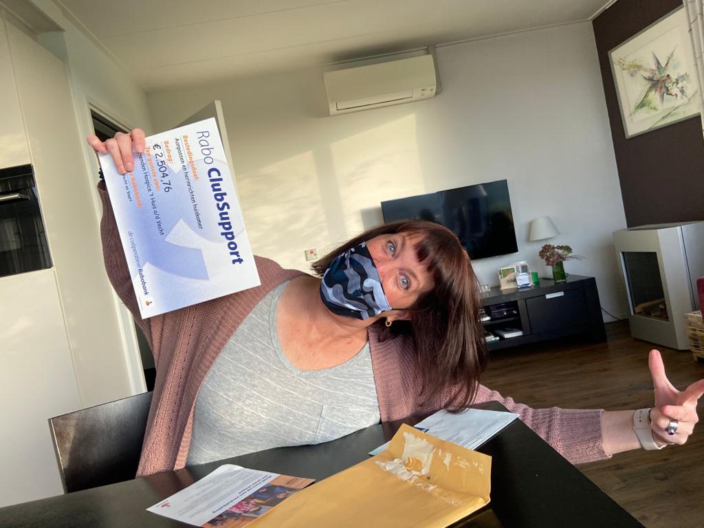 HuisaandeVecht's tweet photo. Alle mensen, wat een geweldig bedrag @Rabobank #ClubSupport #Hardenberg #VaartenVechtstreek.
Onze #vriendensecretaris is er ondersteboven van... mooie #ACTIERCS-VVS, dank aan alle leden voor hun stem en steun 👍 https://t.co/ssg8Uddje1