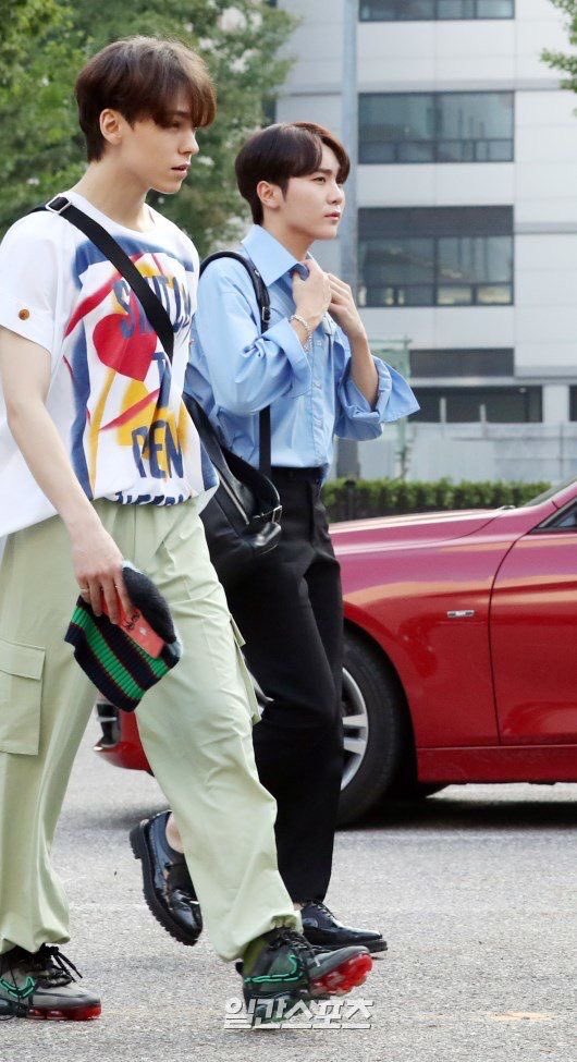 seungkwan + vernon pictures that exude unexplainable boyfriend energy        ♡̩̥̩♡̩̩̥͙♡̩͙ˊ — a thread  #솔부  #VERKWAN