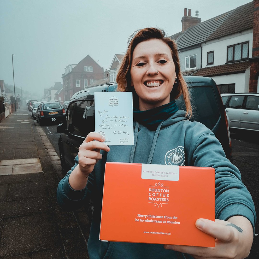 ⚡Woah! What an EPIC gift!! 🎁

Big THANKS to @RountonCoffee for sending some FESTIVE treats! 🎄

It will HELP warm up our cold and gloomy days! 🙌

Also, what is that BEHIND Clover?! 🙊

#BeatTheScroll #FestiveTreats #WinterIsComing #TuesdayThoughts #WanderFilms