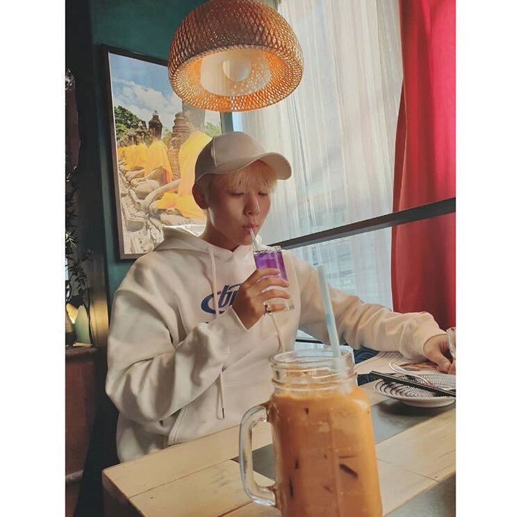 seungkwan + vernon pictures that exude unexplainable boyfriend energy        ♡̩̥̩♡̩̩̥͙♡̩͙ˊ — a thread  #솔부  #VERKWAN