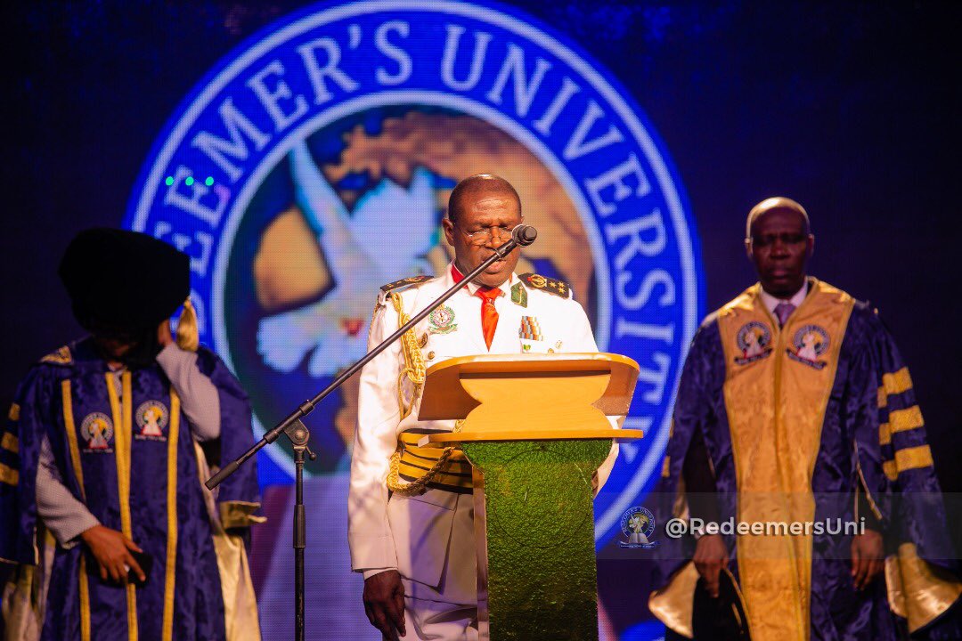 RedeemersUni's tweet photo. The school Chaplain, Pastor Gbenga Akosile saying the opening prayers for this convocation ceremony.

#DanielGeneration2020
#RUNVirtualConvocation https://t.co/UY0semom5d