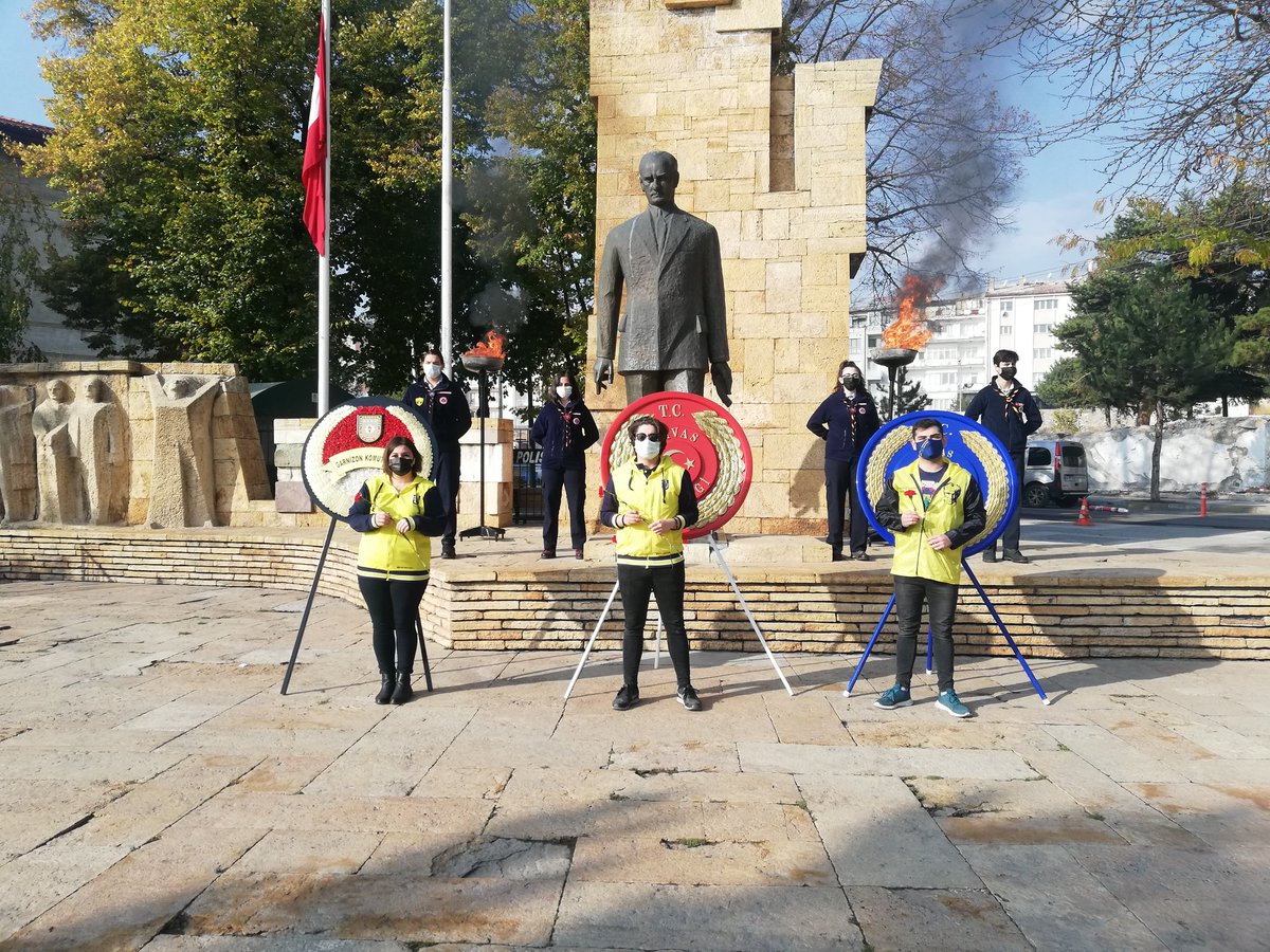 UFBCumhuriyet's tweet photo. @1907unifeb Ne mutlu milletimize kendi bağrından bir Mustafa Kemal çıkardı. 

1907 ÜNİFEB Cumhuriyet Üniversitesi örgütlenmesi olarak pandemi koşullarından dolayı bu 10 Kasım’da Atamızı şehrimizde andık. #BizSeniz #1907ÜNİFEBAtasınıAnıyor https://t.co/uLZmyPP24q