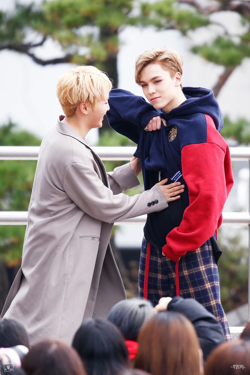 seungkwan + vernon pictures that exude unexplainable boyfriend energy        ♡̩̥̩♡̩̩̥͙♡̩͙ˊ — a thread  #솔부  #VERKWAN