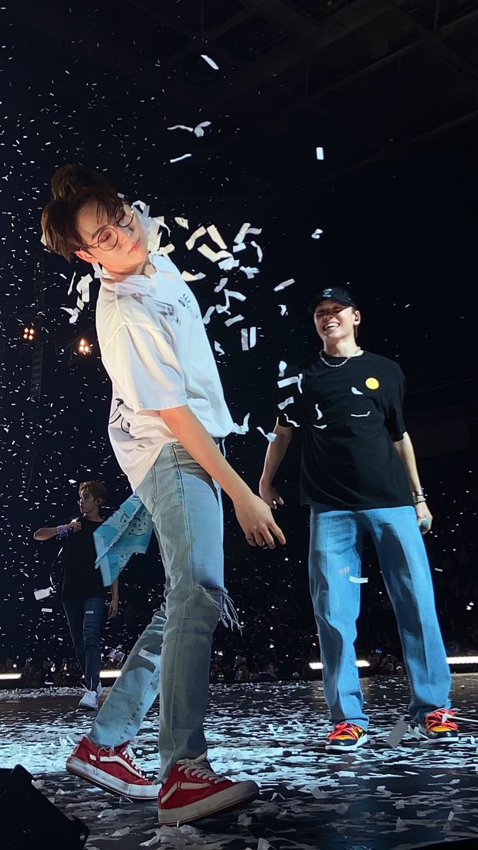 seungkwan + vernon pictures that exude unexplainable boyfriend energy        ♡̩̥̩♡̩̩̥͙♡̩͙ˊ — a thread  #솔부  #VERKWAN