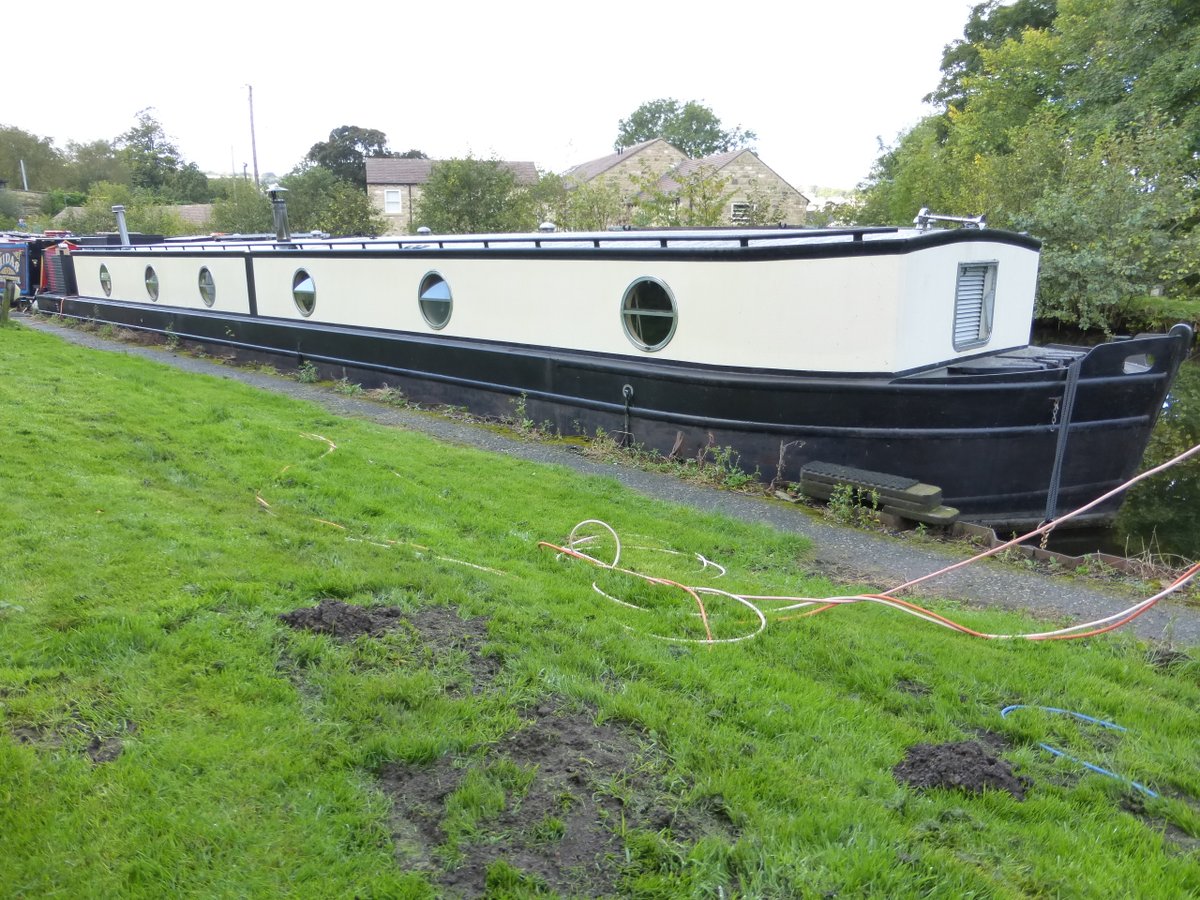 Fabulous Ledgard Widebeam Live-Aboard available now