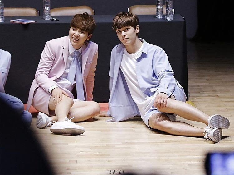 seungkwan + vernon pictures that exude unexplainable boyfriend energy        ♡̩̥̩♡̩̩̥͙♡̩͙ˊ — a thread  #솔부  #VERKWAN