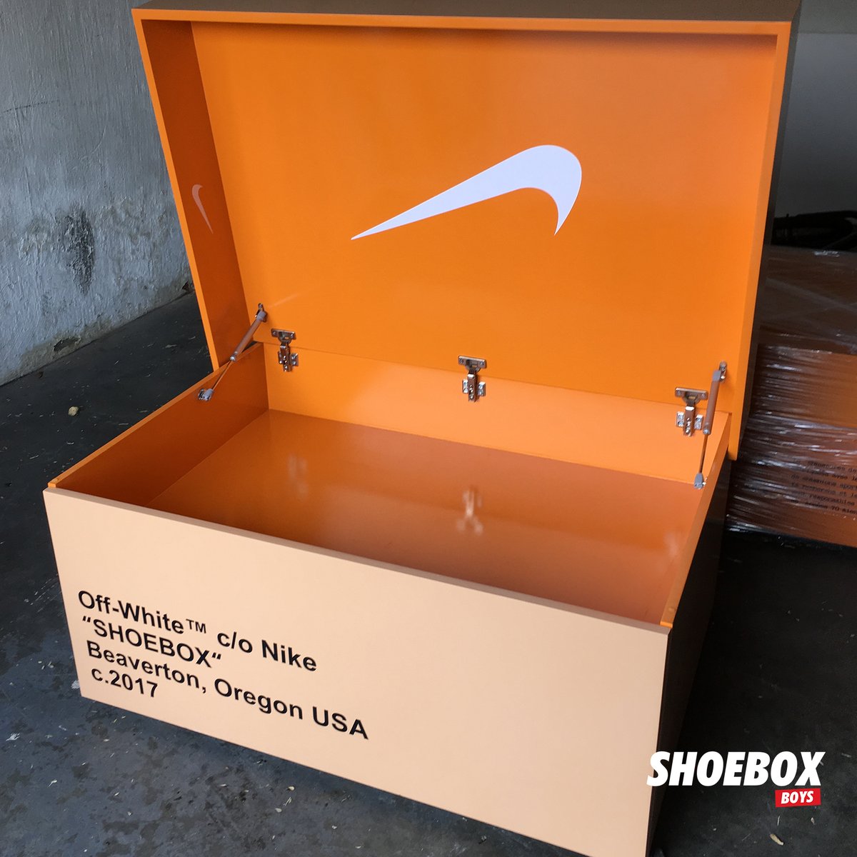 ShoeBoxBoys's tweet photo. LATEST WORK! Custom 16Pairs Box!
⠀
For orders (Email: box @shoeboxboys.com) https://t.co/VOCYWTID3f