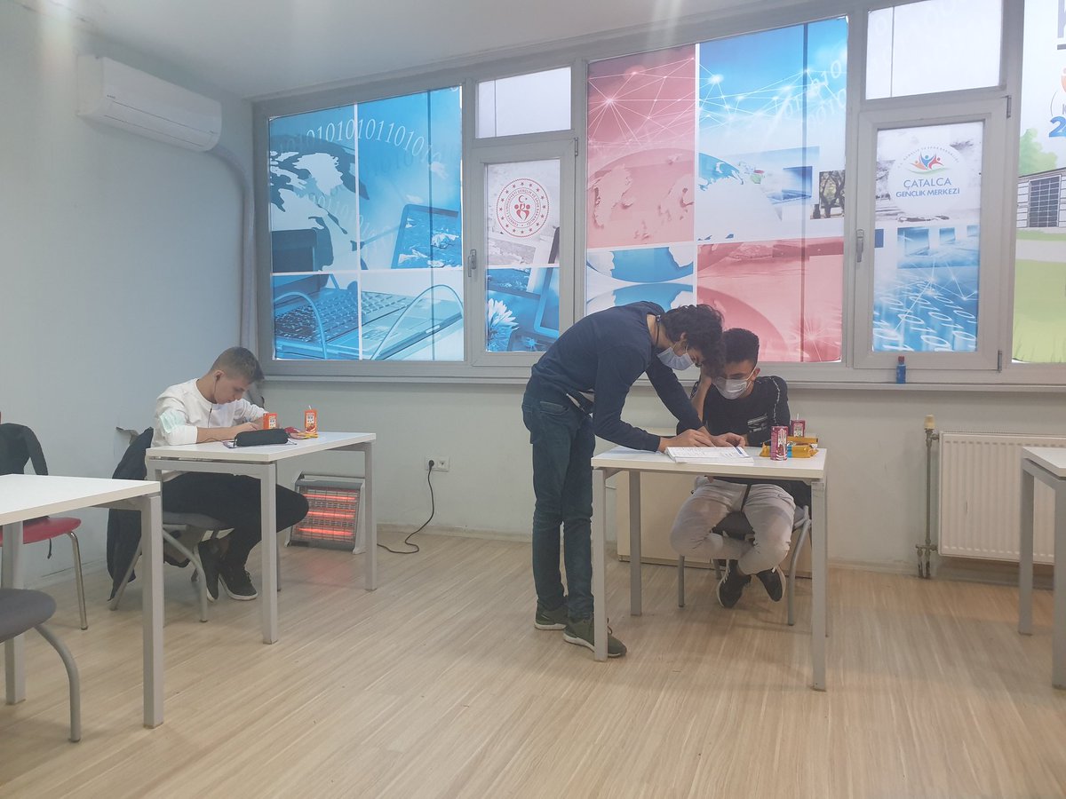 GSB_CatalcaGM's tweet photo. Ders çalışmak için sıcak ve hizmet veren gülen yüzler görmek isterseniz #Merkezimize bekleriz.

Sevgili Gençler #merkezimizin her bir alanı size hizmet için hazır konumda. 😎

#GSBGM
#İstanbulGençligi
#MerkezimdeSenVarsın
#GönüllülükKulübü https://t.co/gXRqkS2c9E