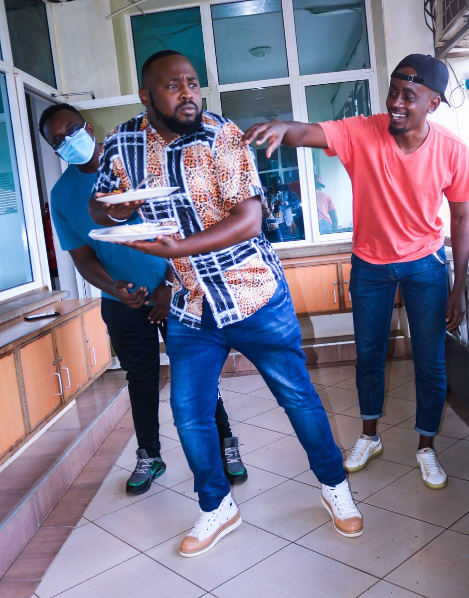 Milele_FM's tweet photo. Unabangaiza ukipata lunch yako ukiwa wapi? #BangaizaReloaded nao @chris001Ke, @ankali_ray na @bigsam_kenya. SMS line 20005 https://t.co/ZEbUIOpRJK
