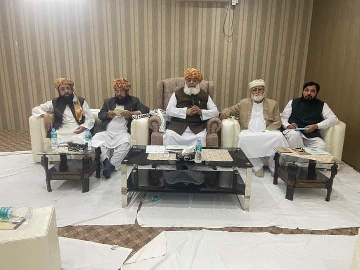 kaber_u's tweet photo. اسلام آباد : جمعیۃ علماء اسلام کی مرکزی مجلس شوری کا اہم اجلاس  قائد جمعیۃ مولانا فضل الرحمٰن  صاحب  کی زیر صدارت جاری 
حکومت مخالف تحریک سمیت دیگر اہم امور پر مشاورت ہوگی https://t.co/uCOCw88IbR