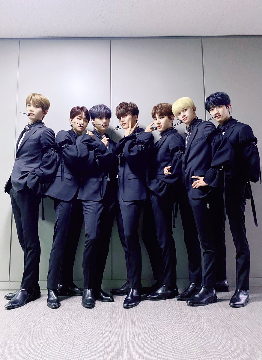 DRIPPIN's tweet photo. [📸] 20.11.10 #더쇼🖤✨

시간을 훔쳐 오래 머무르고 싶었던
꿈 속과 같은 드리핀의 파티 ✩‧₊˚✧*｡
팬분들을 꼭 초대하고 싶었어요❣️
파티에 함께 해주신 여러분 고마워요😍

#DRIPPIN #드리핀
#Boyager #Nostalgia https://t.co/C7JdOToDLh