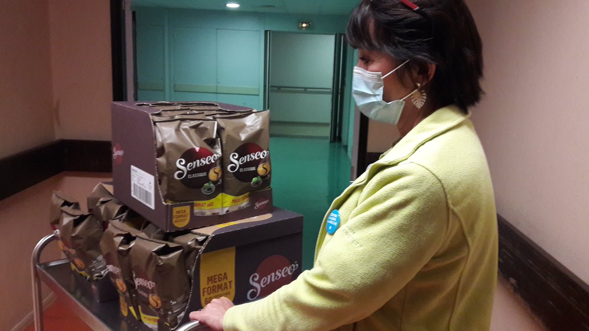 Face à la 2e vague de l'épidémie, les personnels du <a href="/CH_Bergerac/">Centre hospitalier Samuel Pozzi Bergerac</a> apprécient particulièrement les dons de café (et autres matériels de confort !) faits cet été par le Crédit Mutuel du Sud Ouest de #Bergerac <a href="/CMSudOuest/">CMSudOuest</a> <a href="/cantarellisand1/">Sandra Cantarelli</a> 

Merci🙏 pour ce soutien anticipé !