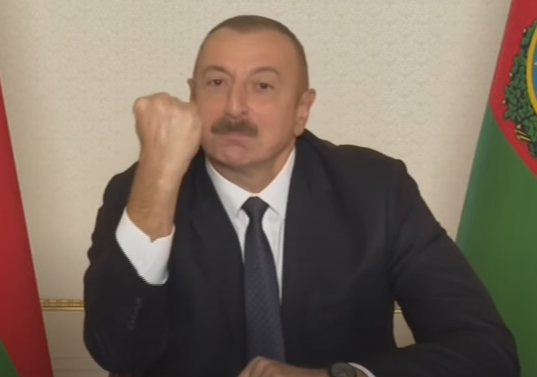 Bazen dil susar, beden dili konuşur.
Durumu #sonsuzakadar ziyadesiyle anlatır 😎
#ermenistanteslimoldu 
#lutfielvan