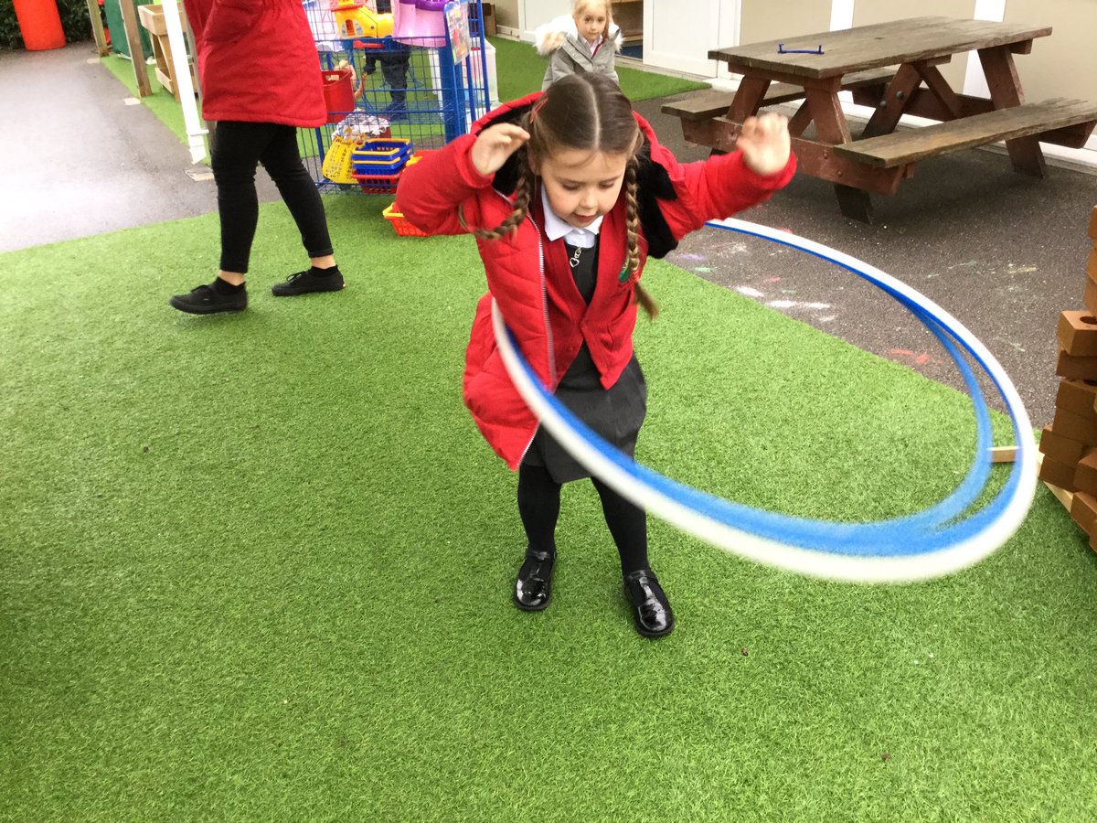 WMPrimaryF2's tweet photo. Amazing hula hooping. #ThreeHoops https://t.co/716cselxoD