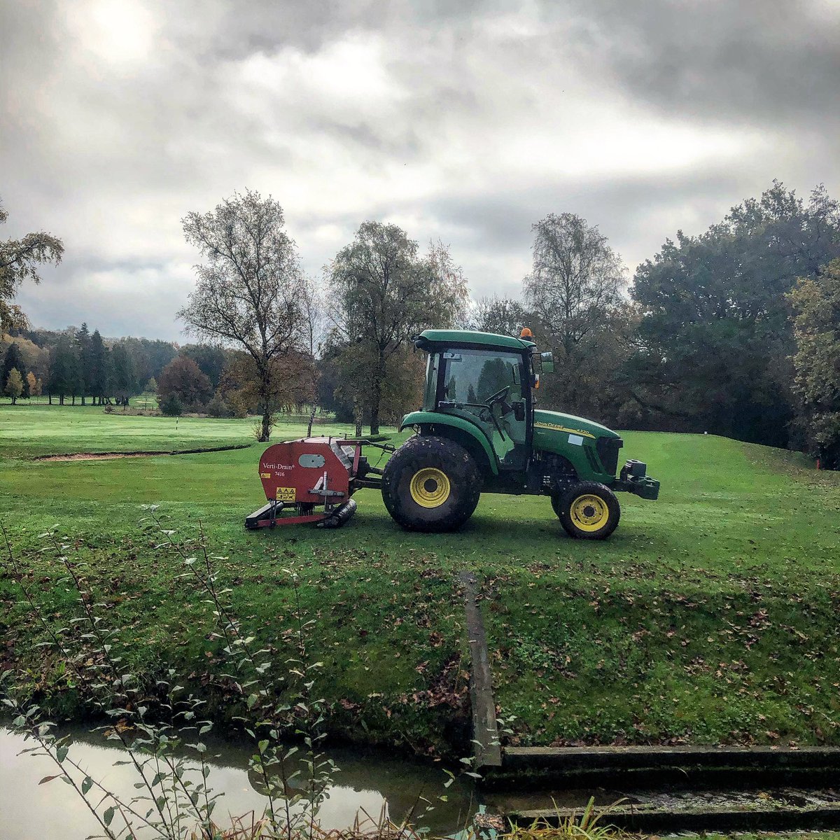 Miles_gkeeper's tweet photo. Verti-drain those greens...😬🙌 💕 A job that I always love! @redexim @ctmTURF not a bad view @ashfordkentgc #vertidrain #greenkeepers #ashfordgolfclub #johndeere #positivity https://t.co/KNoKekIxvl