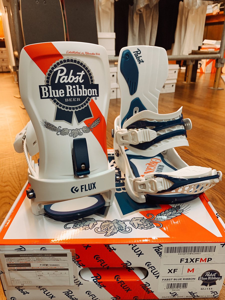beachnorth3377's tweet photo. FLUXのレイトモデル
FLUX×Pabst Blue Ribbonのコラボバインディング❗️カッコ良すぎ😆
#FLUX #pabstblueribbon #レイトモデル #バインディング #金具 #ビンディング #スノーボード #スノボ好きな人と繋がりたい #スノボー女子 #スノボ男子 https://t.co/6uo3lOtzhC