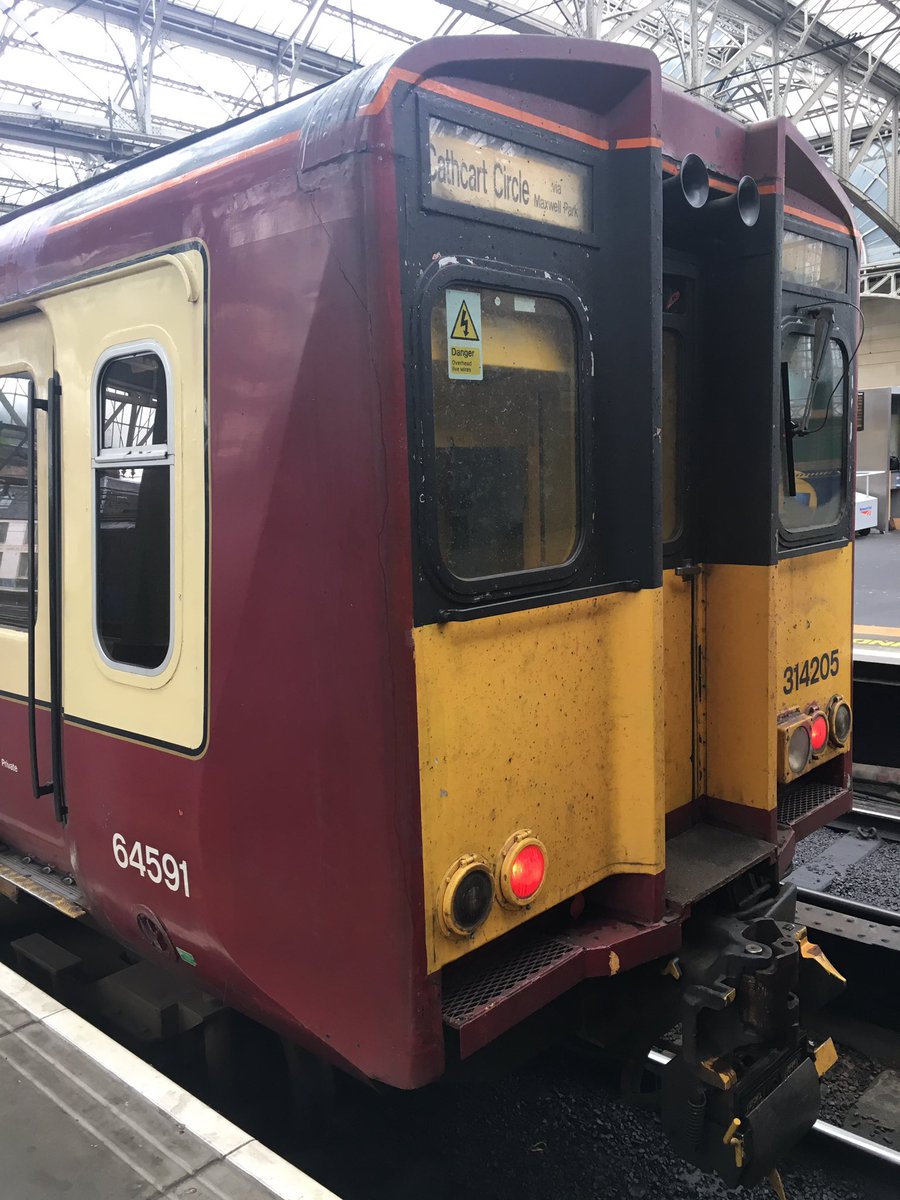 SimonZev's tweet image. DAY239: 31/05/2019 the next part of my #ScotrailAdventure was from @NetworkRailGLC with its wonderful concourse 😍 My chariot was @ScotRail 314202 for my last #Class314 ride around the Cathcart Circle. #Glasgow #Central 
#CoronaAlone #CoronaLockdown