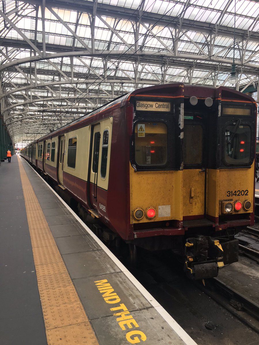 SimonZev's tweet image. DAY239: 31/05/2019 the next part of my #ScotrailAdventure was from @NetworkRailGLC with its wonderful concourse 😍 My chariot was @ScotRail 314202 for my last #Class314 ride around the Cathcart Circle. #Glasgow #Central 
#CoronaAlone #CoronaLockdown